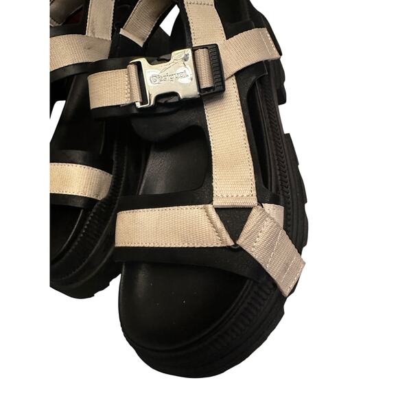 Desigual Chunky Platform Sandals Beige and Black Strappy Buckle Women’s 9 - Picture 1 of 10